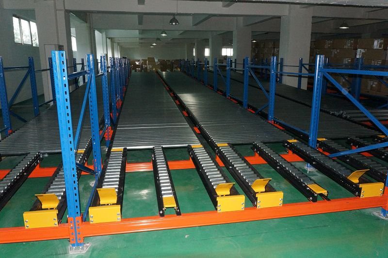 Gravitacinė lentynų sistema